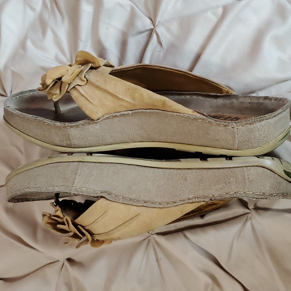 Sandles - Picture 5 of 6